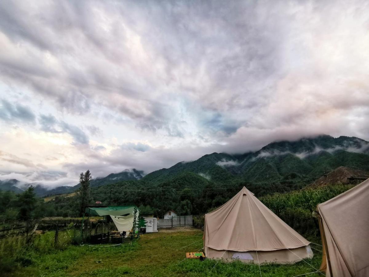 Luna Rock Glamping Brezoi - Blue Scai 호텔 외부 사진